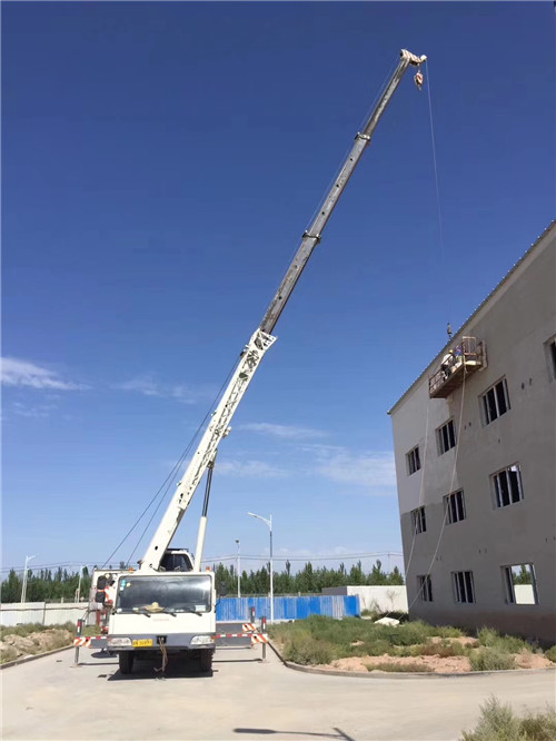 镇康县“轻装强干”—— 吊车的 “轻量化臂架” 技术