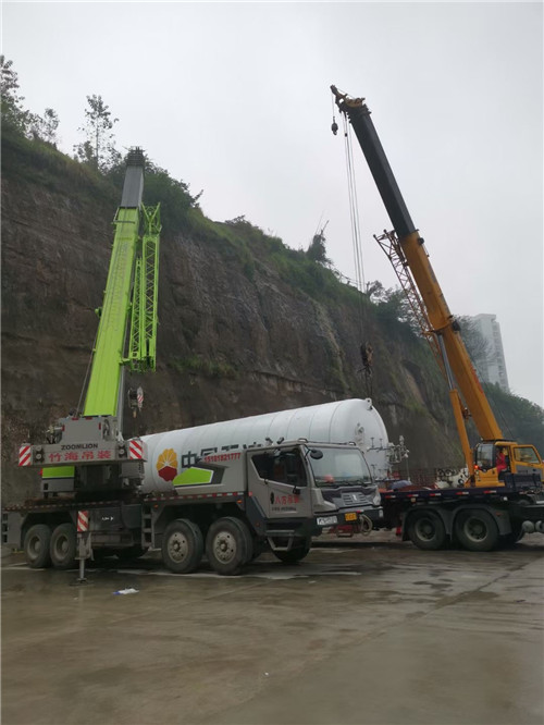 镇康县“不怕风雨冻”—— 吊车的 “恶劣环境适应” 技术